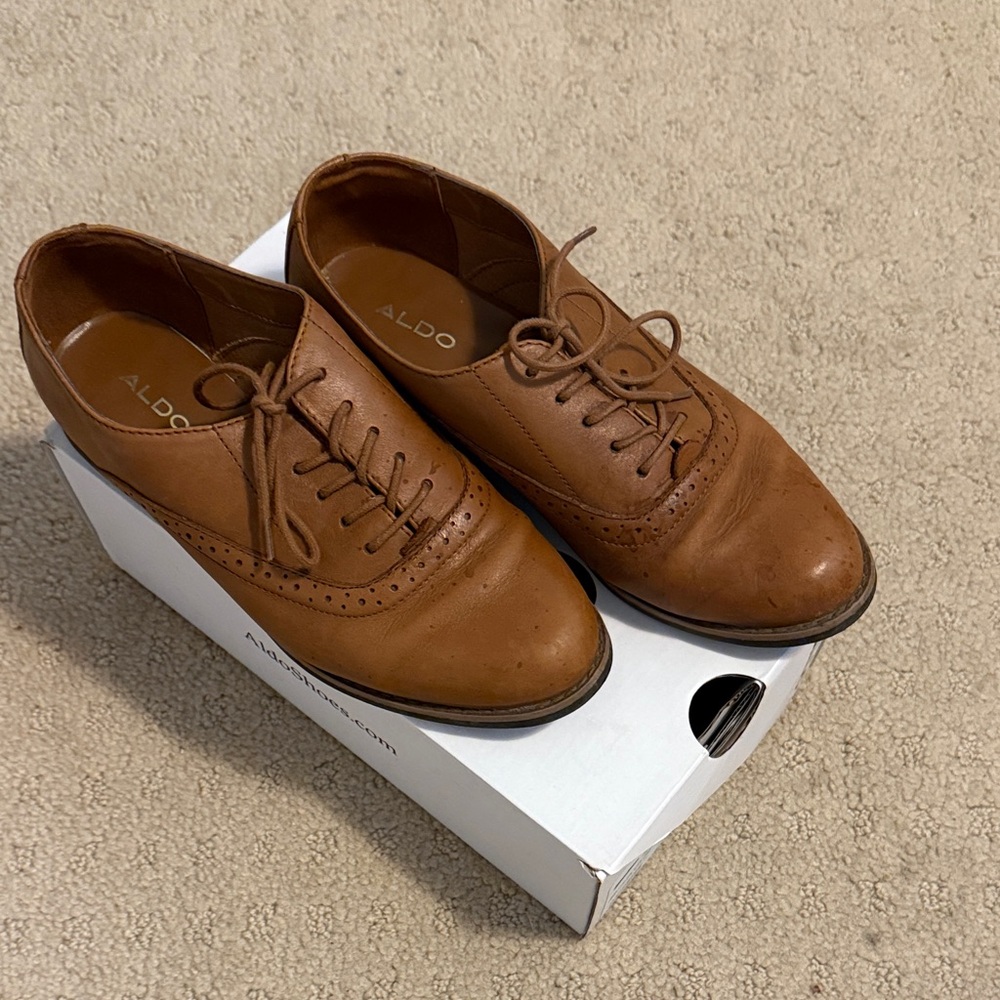 Aldo women’s Tan Leather Oxfords